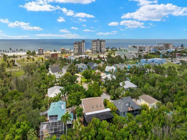 Five Bedroom Fort Myers Vacation Pool Home Walk To Beach