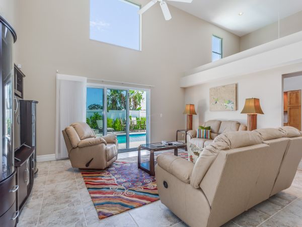 Beautiful 3 Bedroom Home with Private Pool in Naples