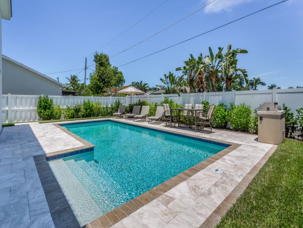 Beautiful 3 Bedroom Home with Private Pool in Naples