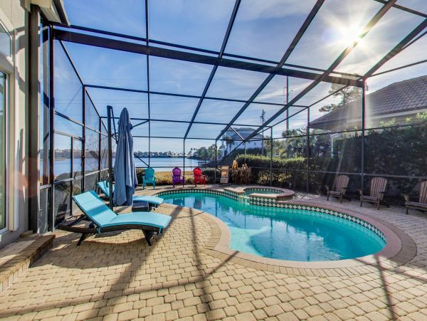 Spacious Home, with private pool and 10 min walk to beach access