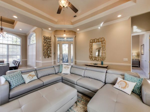 Spacious Home, with private pool and 10 min walk to beach access