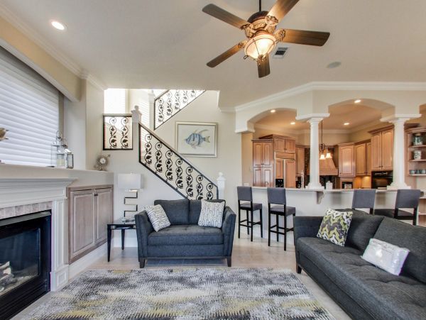 Spacious Home, with private pool and 10 min walk to beach access