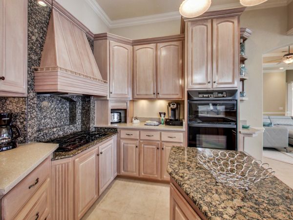 Spacious Home, with private pool and 10 min walk to beach access