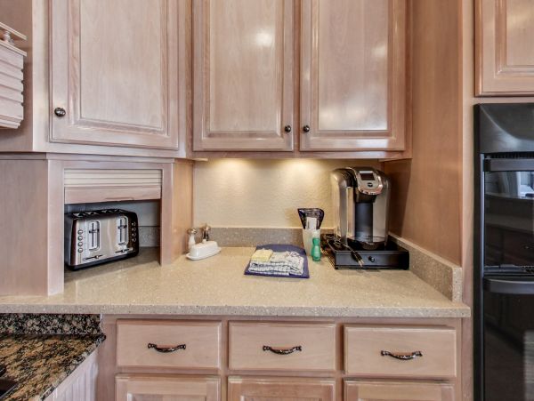 Spacious Home, with private pool and 10 min walk to beach access