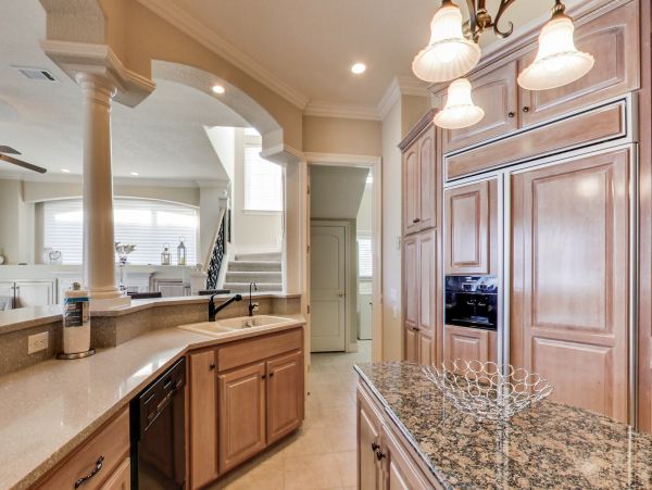Spacious Home, with private pool and 10 min walk to beach access