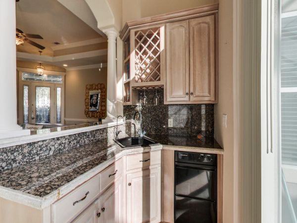 Spacious Home, with private pool and 10 min walk to beach access