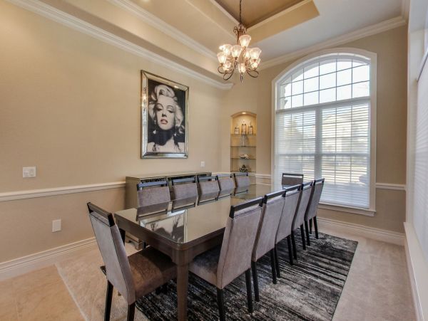 Spacious Home, with private pool and 10 min walk to beach access