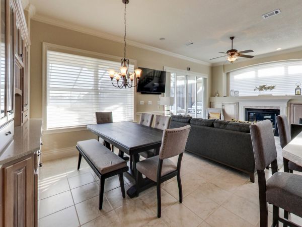 Spacious Home, with private pool and 10 min walk to beach access