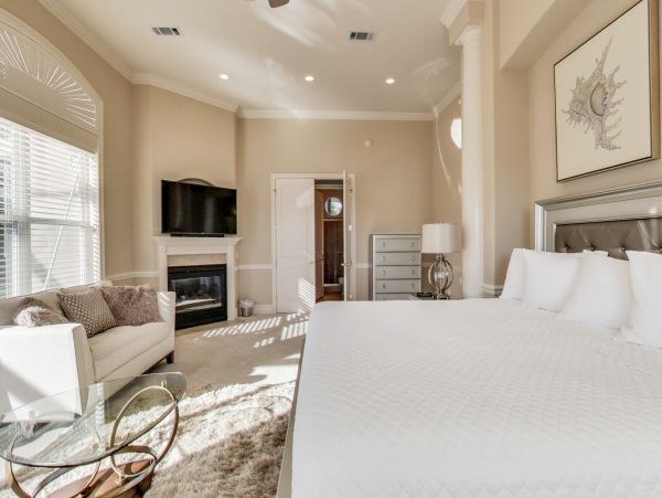 Spacious Home, with private pool and 10 min walk to beach access