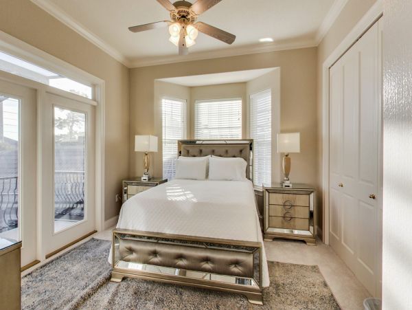 Spacious Home, with private pool and 10 min walk to beach access