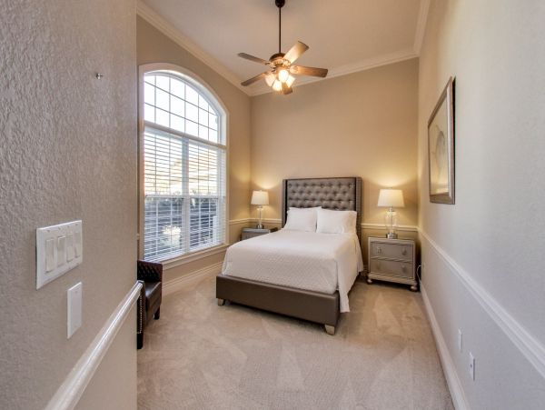 Spacious Home, with private pool and 10 min walk to beach access