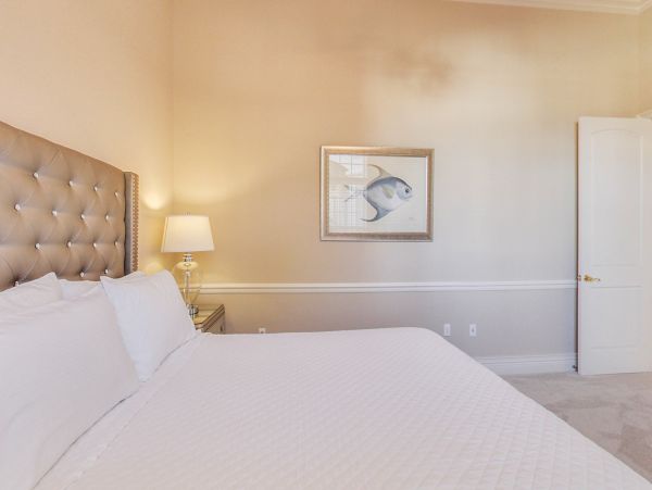 Spacious Home, with private pool and 10 min walk to beach access