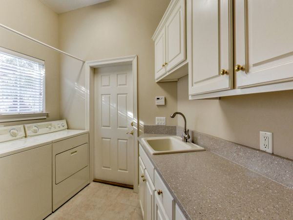Spacious Home, with private pool and 10 min walk to beach access