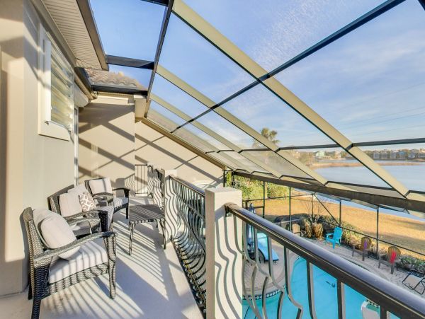 Spacious Home, with private pool and 10 min walk to beach access