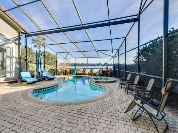 Spacious Home, with private pool and 10 min walk to beach access