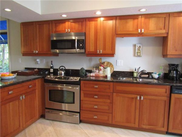 Longboat Key 2 Bedroom Vacation Villa Walk to Beach & Bay