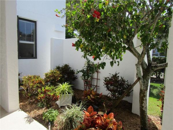 Longboat Key 2 Bedroom Vacation Villa Walk to Beach & Bay