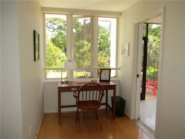 Longboat Key 2 Bedroom Vacation Villa Walk to Beach & Bay