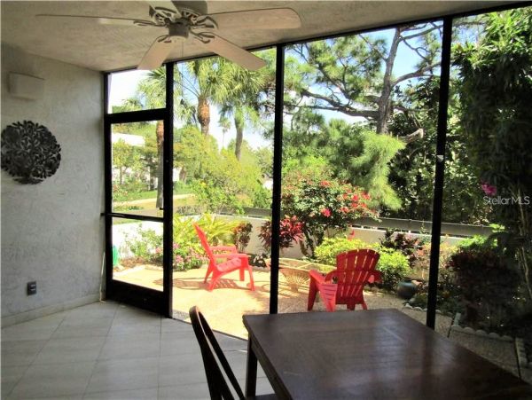 Longboat Key 2 Bedroom Vacation Villa Walk to Beach & Bay