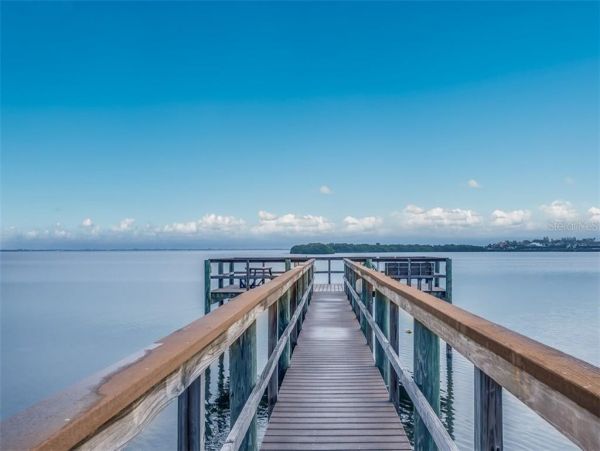 Longboat Key 2 Bedroom Vacation Villa Walk to Beach & Bay