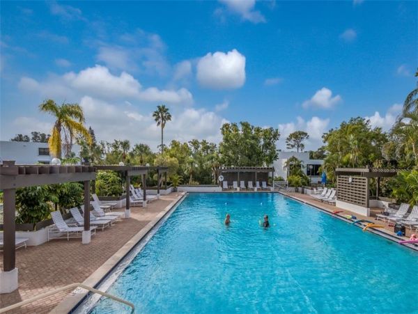 Longboat Key 2 Bedroom Vacation Villa Walk to Beach & Bay