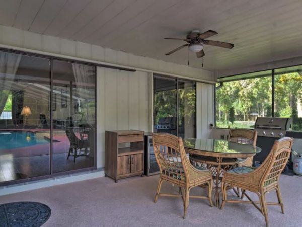 Sarasota Three Bedroom Vacation Home Rental With Caged Pool