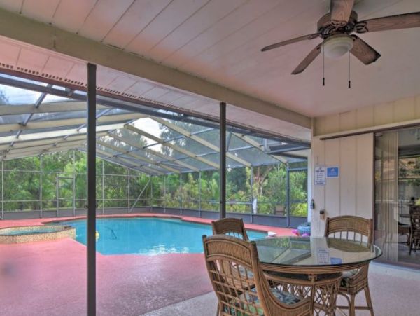 Sarasota Three Bedroom Vacation Home Rental With Caged Pool
