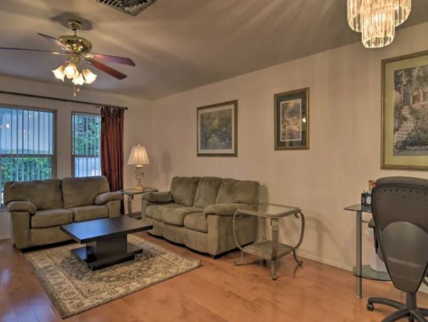 Sarasota Three Bedroom Vacation Home Rental With Caged Pool