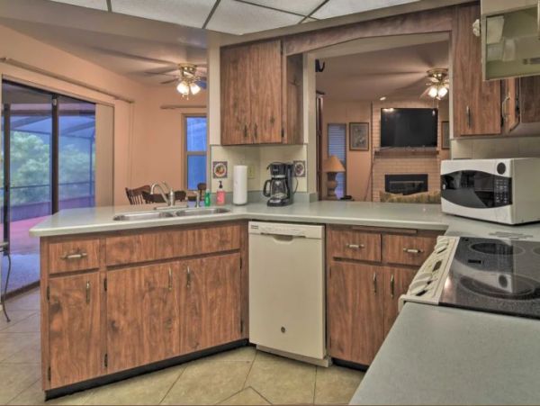 Sarasota Three Bedroom Vacation Home Rental With Caged Pool