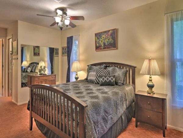 Sarasota Three Bedroom Vacation Home Rental With Caged Pool