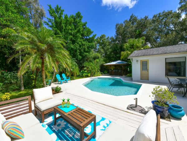 Charming 4 Bedrooms Sarasota Vacation Pool Home - 8 Guests