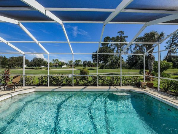Beautiful 3 Bedrooms Vacation Pool Home in Bradenton Beach