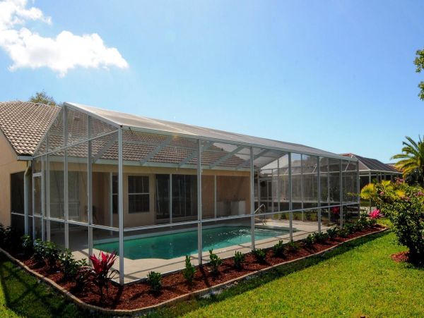Beautiful 3 Bedrooms Vacation Pool Home in Bradenton Beach