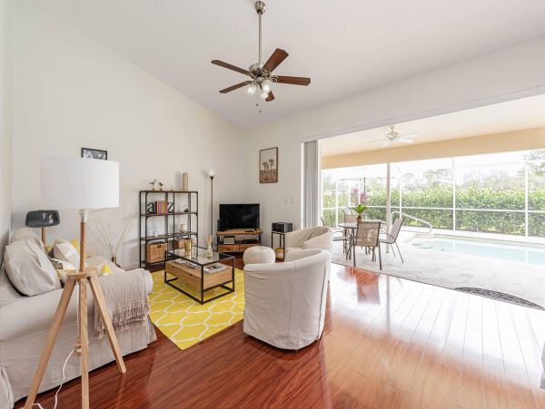 Beautiful 3 Bedrooms Vacation Pool Home in Bradenton Beach