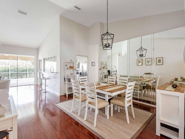 Beautiful 3 Bedrooms Vacation Pool Home in Bradenton Beach