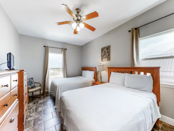 Gulf Front Triplex Beach Boardwalk & WIFI Sleeps 30 Guests