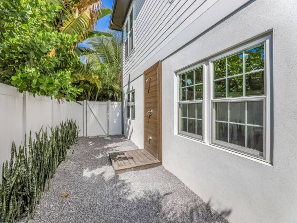 Beautiful 4 Bedroom Canal Front Home in Anna Maria Island