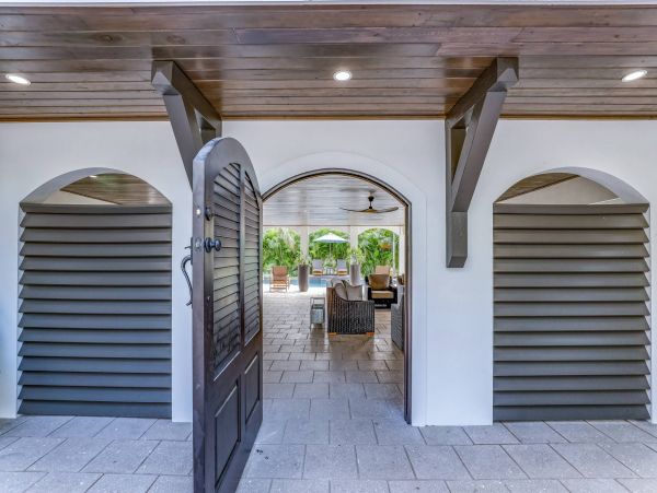 Beautiful 4 Bedroom Canal Front Home in Anna Maria Island