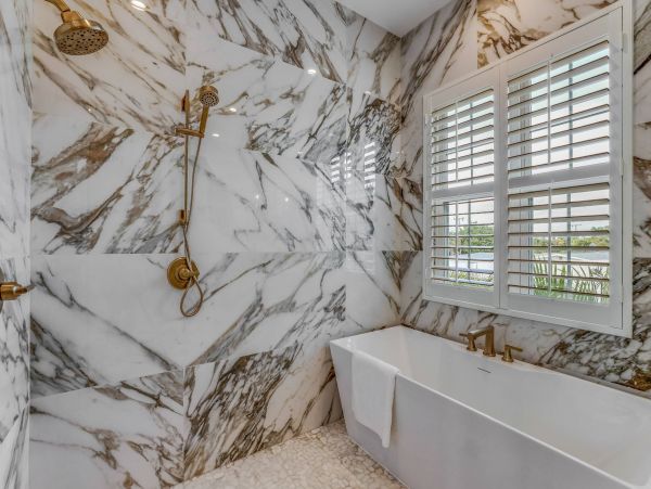 Beautiful 4 Bedroom Canal Front Home in Anna Maria Island