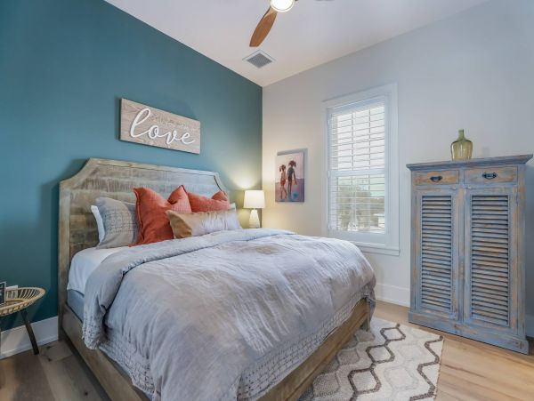 Beautiful 4 Bedroom Canal Front Home in Anna Maria Island