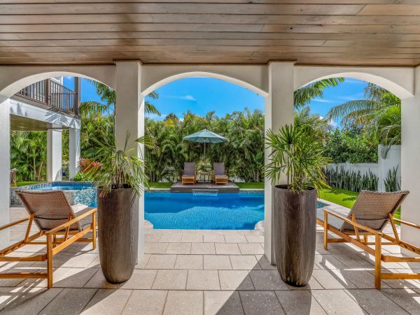 Beautiful 4 Bedroom Canal Front Home in Anna Maria Island
