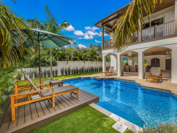 Beautiful 4 Bedroom Canal Front Home in Anna Maria Island