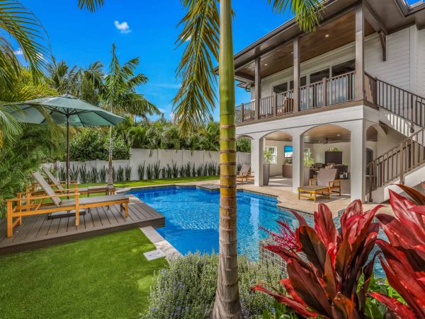 Beautiful 4 Bedroom Canal Front Home in Anna Maria Island