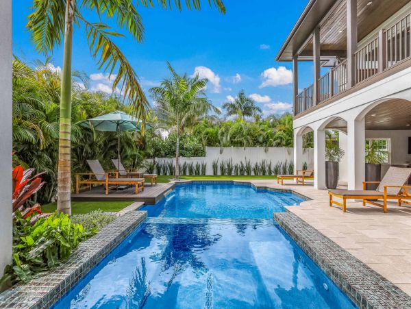 Beautiful 4 Bedroom Canal Front Home in Anna Maria Island