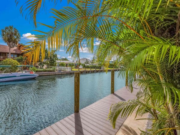 Beautiful 4 Bedroom Canal Front Home in Anna Maria Island