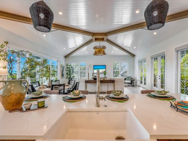 Beautiful 4 Bedroom Canal Front Home in Anna Maria Island
