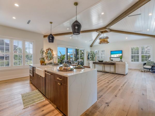 Beautiful 4 Bedroom Canal Front Home in Anna Maria Island
