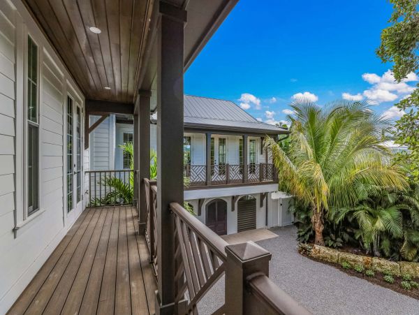 Beautiful 4 Bedroom Canal Front Home in Anna Maria Island