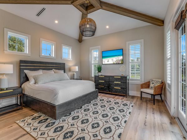 Beautiful 4 Bedroom Canal Front Home in Anna Maria Island