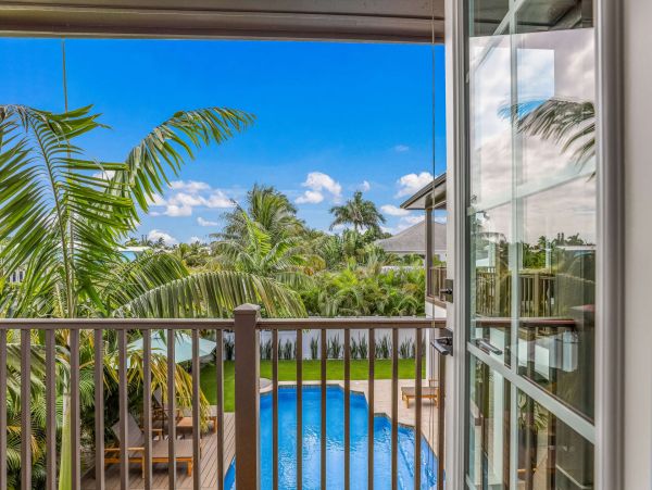 Beautiful 4 Bedroom Canal Front Home in Anna Maria Island